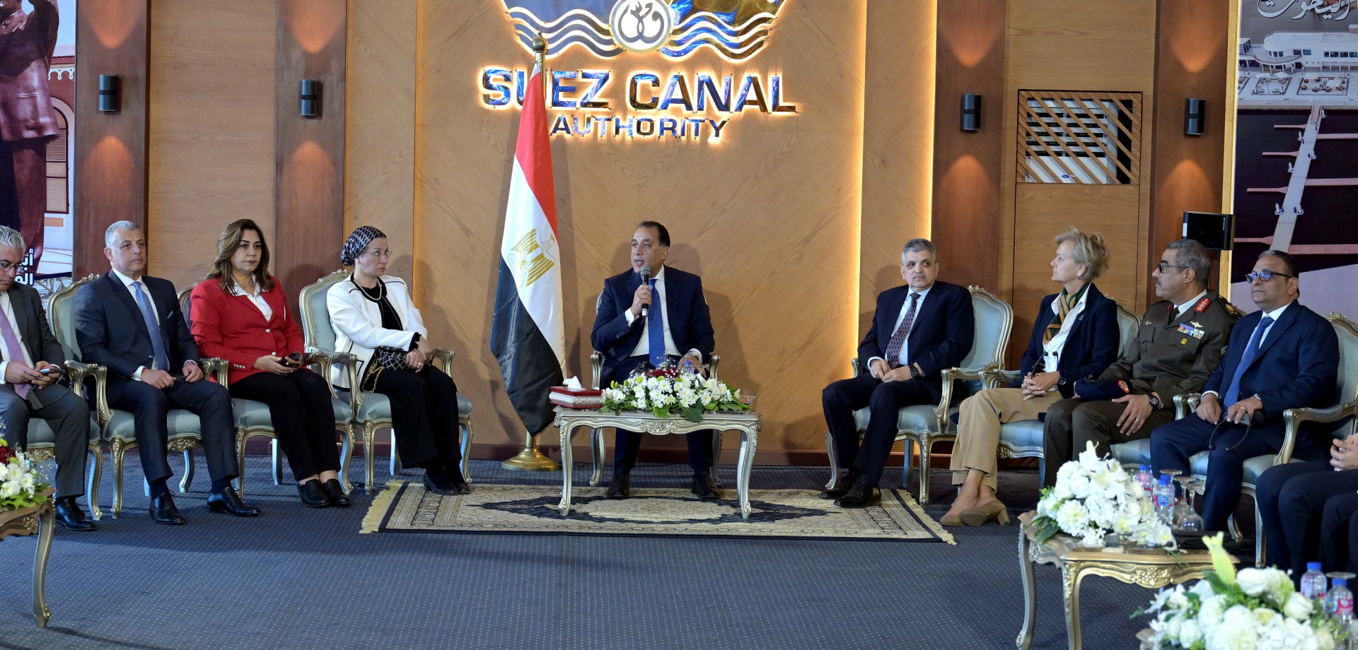 رئيس الوزراء يلتقي عددًا من السفراء الأجانب